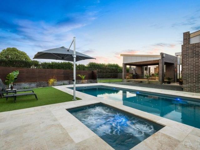 Exquisite Bayside Sanctuary: A Masterpiece of Modern Luxury