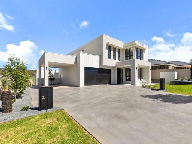 Exquisite, brand new, unit with a view