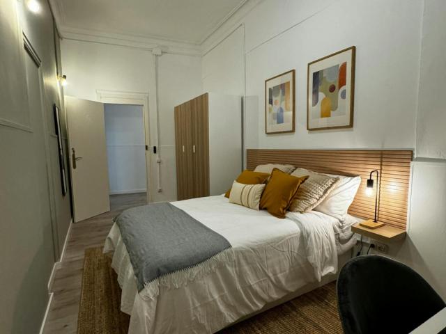 Exquisite double bedroom in the L'Esquerra de l'Eixample district
