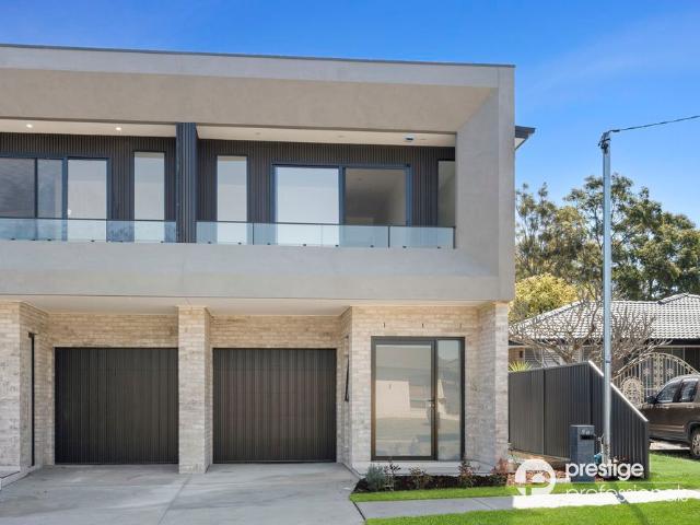 exquisite designer residence in great location