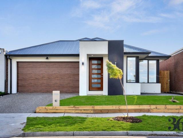 Exquisite Four Bedroom Home for Rent in Sunbury Conveniently Located Near All Amenities!