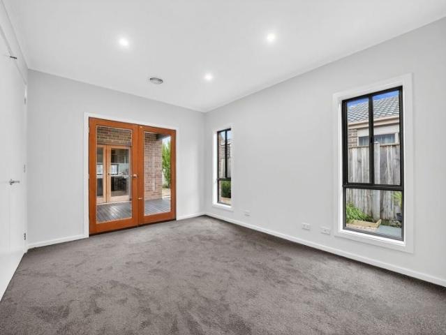 Exquisite Family Home in Alamanda Estate!