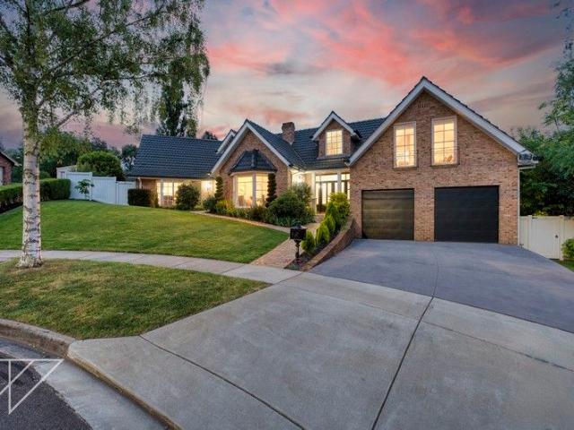 Exquisite Family Home, Neighbouring Warragul Golf Course!