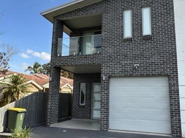 Exquisite Family Home with Five Bedrooms and Stylish Features in South Wentworthville