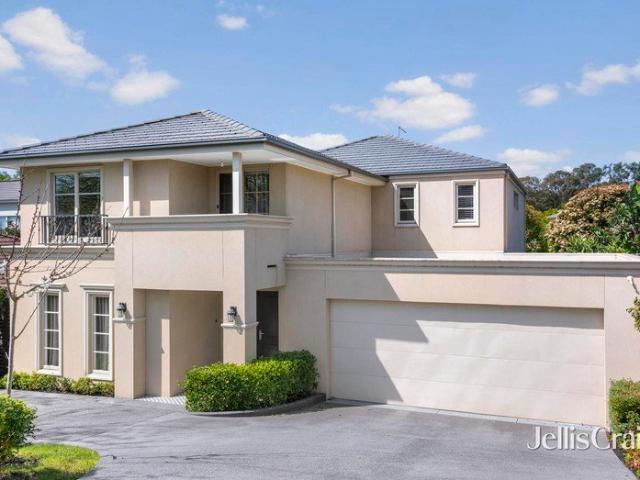 Exquisite family living in peaceful leafy pocket
