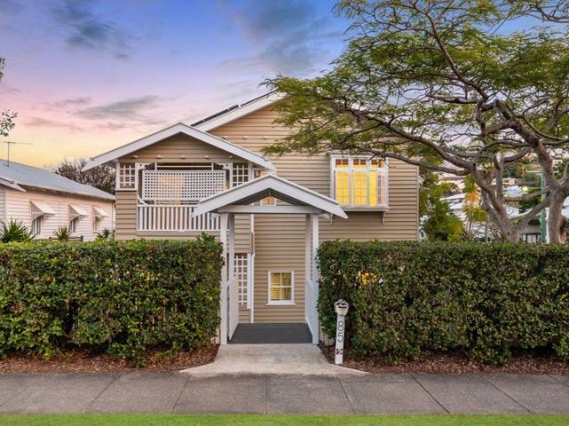 Exquisite Fully Furnished Queenslander Executive Living with Every Convenience