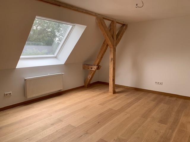 Exquisite, kernsanierte Dachgeschossresidenz in malerischer, ländlicher Umgebung