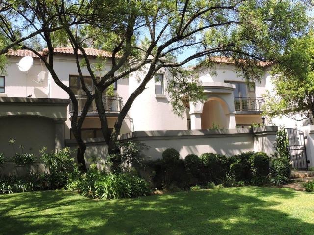 Exquisite House in Silver Lakes