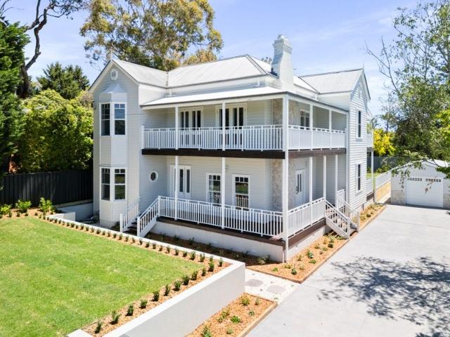 Exquisite Hamptons Inspired Home Grand Scale, Bespoke Quality & Complete Luxury
