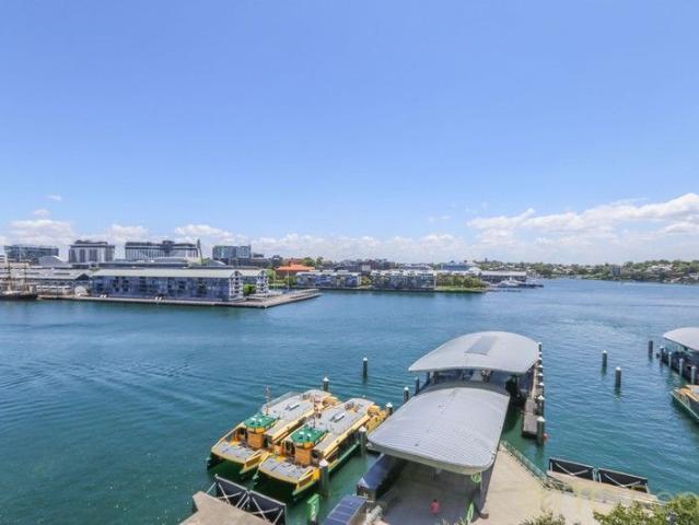 Exquisite Harbourside Living Premium Barangaroo Residence with Marvellous Views