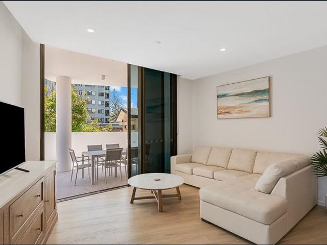 Exquisite Luxury Apartment Minutes to Kirra Beach Furnished Apartment