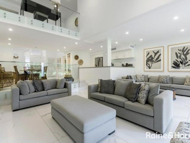Exquisite Mirage Villa Overlooking the 4th Hole