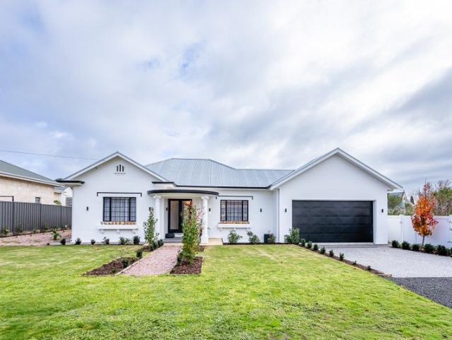 Exquisite sandstone character home circa 1935, remarkable scale and endless possibilities on 1107sqm