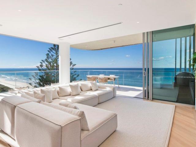 EXQUISITE PENTHOUSE APARTMENT ABSOLUTE BEACHFRONT