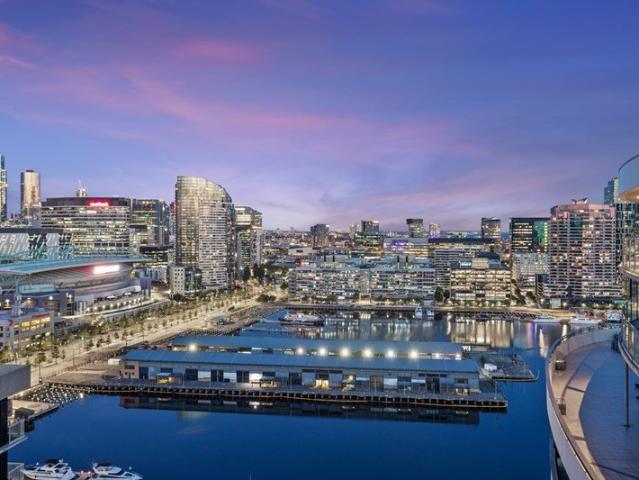Exquisite Penthouse in the Heart of Docklands