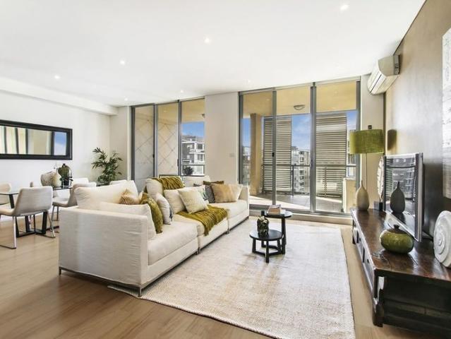 Exquisite Penthouse Living: Luxurious 3 Bedroom Retreat with Premium Amenities in Vibrant Mascot