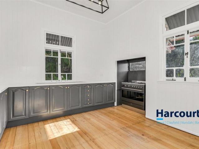 Exquisite Queenslander in Perfect Location!