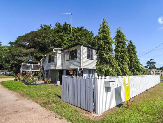 Exquisite Renovated Queenslander with Modern Comforts and Sustainable Living