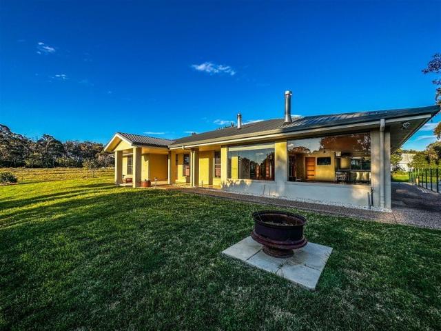 Exquisite Residence on the Granite Belt RARE RURAL ESCAPE | 10 MINS NORTH OF STANTHORPE