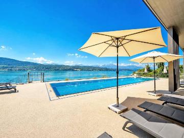 Exquisite Wörthersee Wohnung mit privatem Seezugang