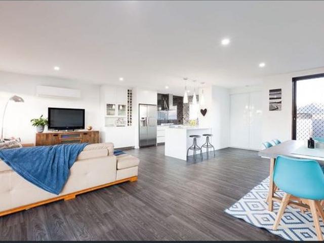 Exquisite Waterfront Living in Broadbeach Waters Your Oasis Awaits!
