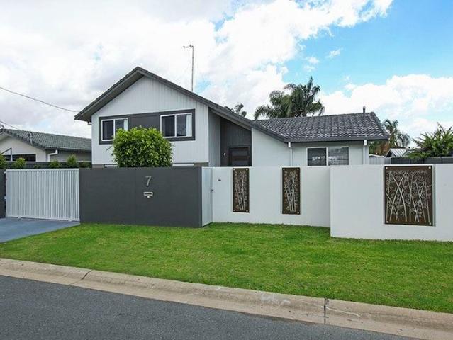 Exquisite Waterfront Living in Broadbeach Waters Your Oasis Awaits!