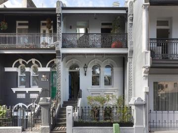 Exquisite Terrace in Premier Position with Separate Accommodation