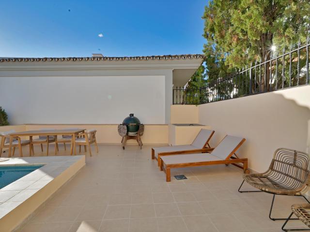exquisitely renovated townhouse with sun drenched.