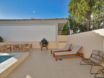 exquisitely renovated townhouse with sun drenched.