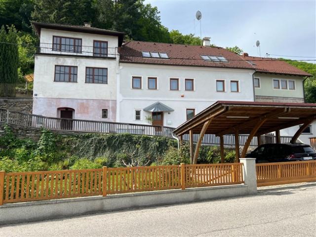 Exquisites, generalsaniertes Familienhaus mit hochwertigster Ausstattung in sonniger Zentrumslage mit Nebengebäude