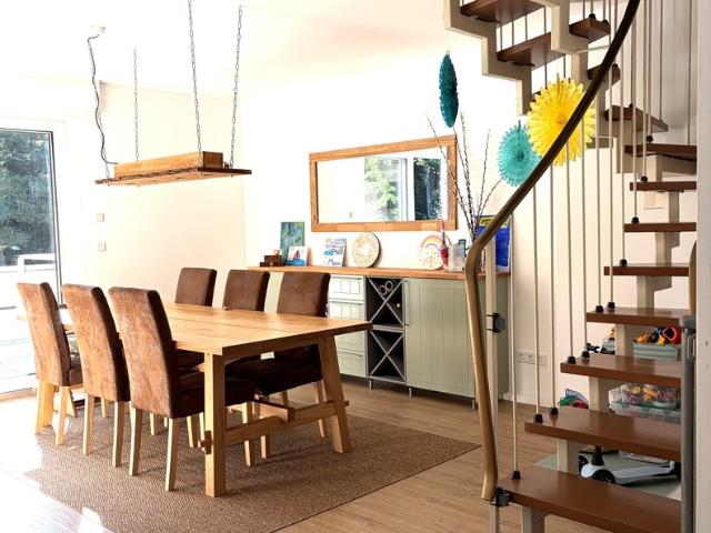 Exquisites Wohnerlebnis: 5 Zimmer, 3 Balkone, 2 Ebenen, Klima, Garage und und und.