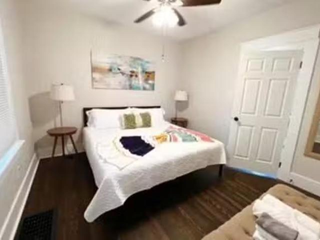 Extend Your Stay, LLC, 434 North Green St, Uptown 2 Bedroom.