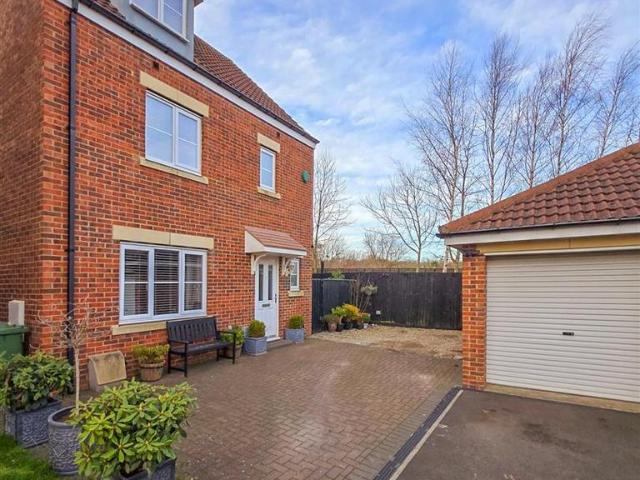 Extended* Capheaton Way, Seaton. 4 bed detached house to rent £1,750 pcm £404 pw