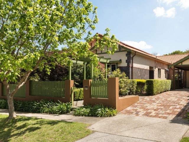 Extended family bungalow in a prime parkside location