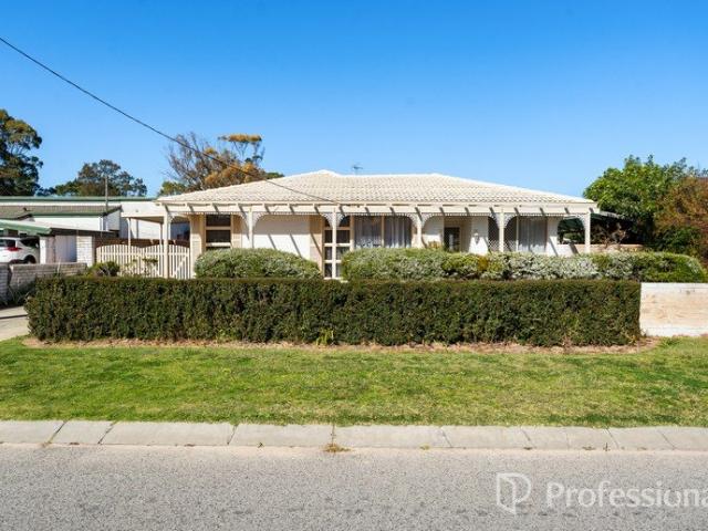 EXTENDED LIVING SPACE IN A QUIET CUL DE SAC LOCATION!