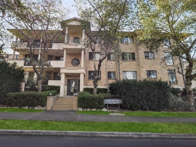 Extensive apartment in highly convenient address