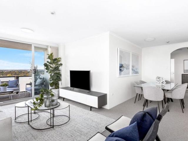 Extensive Middle Harbour views