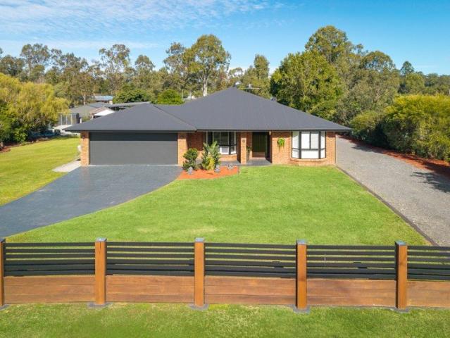 Extensively renovated, entertainers dream home on 3,000m2
