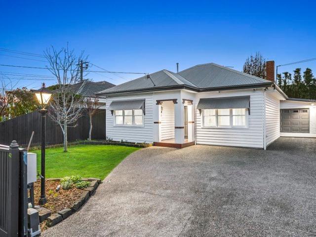 Extensively Renovated Family Entertainer's Haven