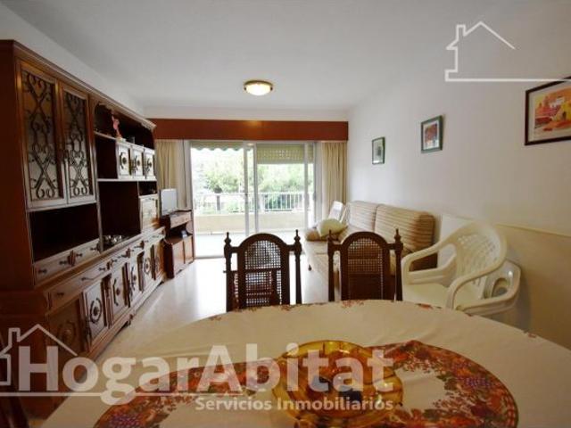 EXTERIOR CON PISCINA, GARAJE Y TERRAZA A SOLO 200 M DE LA PLAYA