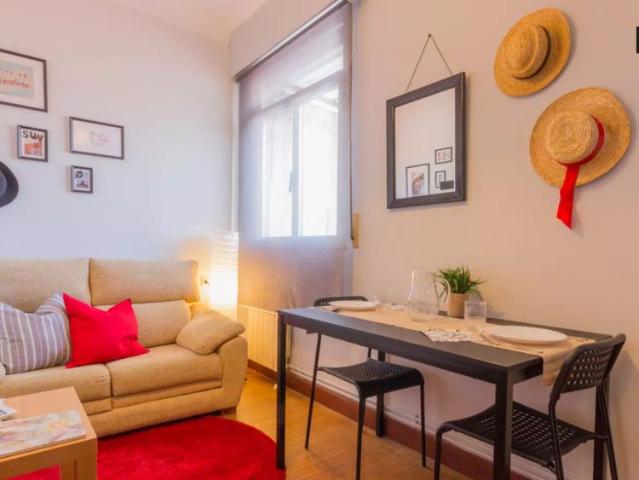 Exterior room with shelving in 3 bedroom apartment, Rekalde
