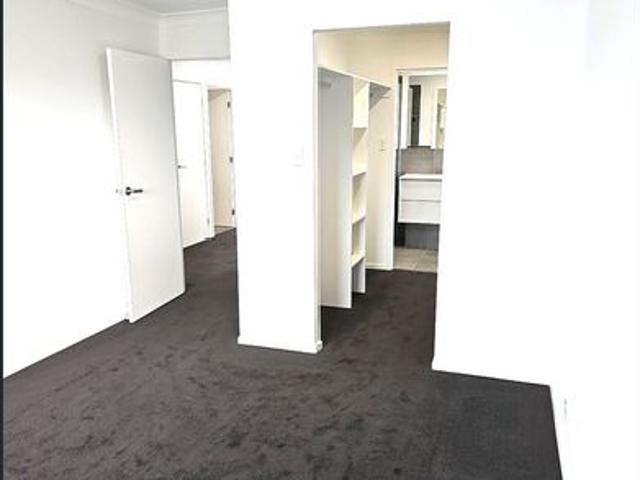NEAR NEW SPACIOUS 4 BED TOWNHOUSE WITH DUCTED AIRCON EXTRA UNDERCOVER PARK AT BACK OF UNIT