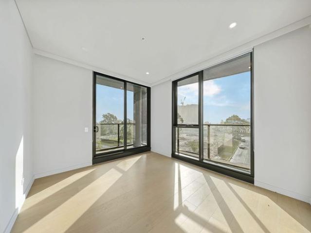 Extra LARGE 125sqm Luxurious 2 Bedroom with spacious study area. With walk in wardrobes and Garden View with 2 Parking, and Unmatched Amenities !
