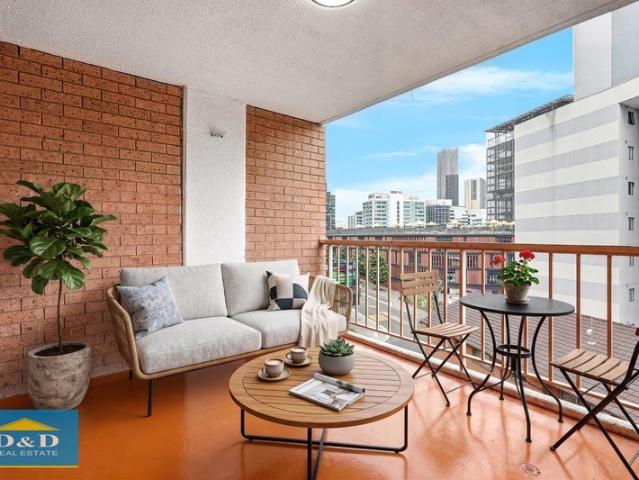 Extra Large 2 Bedroom Unit in Parramatta City Centre. Excellent Privacy. Sunny, North Facing. 2 Minute Walk to Parramatta Station & Westfield Shopping