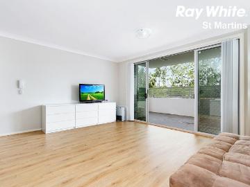 EXTRA LARGE 3 BEDROOM UNIT PLUS STUDY WITH 2 CARSPACES