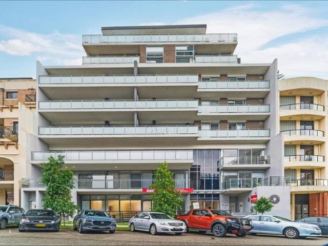 EXTRA LARGE THREE BEDROOM APARTMENT IN AN UNBEATABLE KOGARAH LOCATION