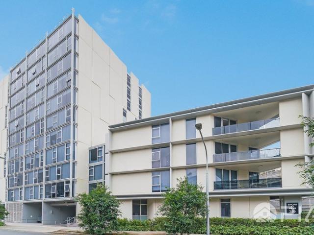 Extra Large two bedroom apartment in a vibrant setting