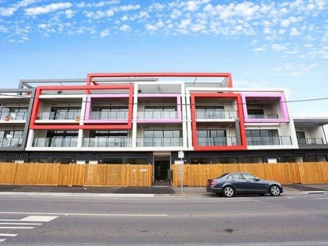 Extra Large Apartment with Separate Study!