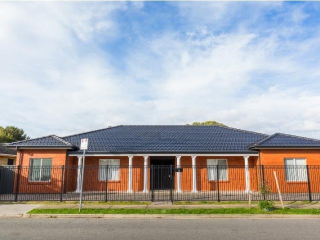 Extra large, Executive Standard Home With Detached Studio