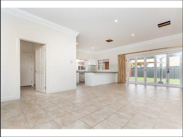 Extra large, Executive Standard Home With Detached Studio